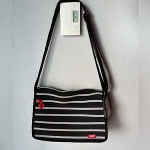 ZipIt Messenger Bag Silver and Black 11”x14” with adjustable strap NWT zipper
